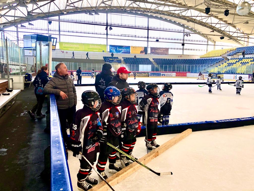 Körperbetontes Eishockey in der U9